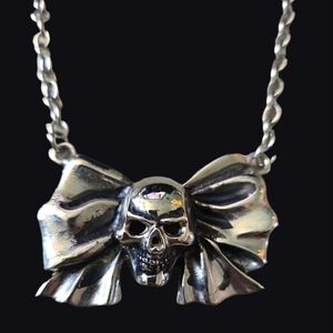 Rock Rebel Skull Bow Necklace
